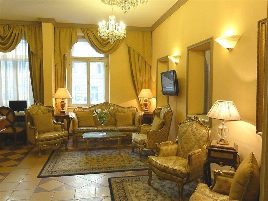 Hotel Raffaello Прага Экстерьер фото